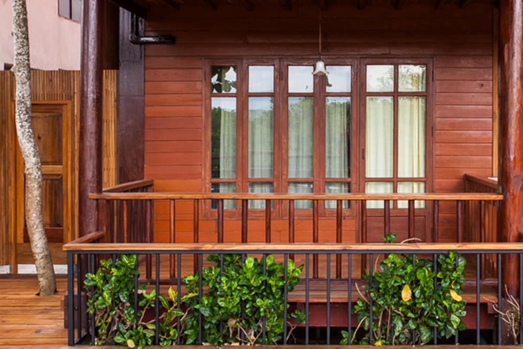 Riverhouse-The Teak House Mae Sariang Exterior foto